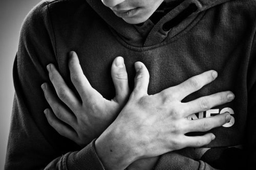 Enganchados al sufrimiento: ¿Por qué nos atrapa el dolor?